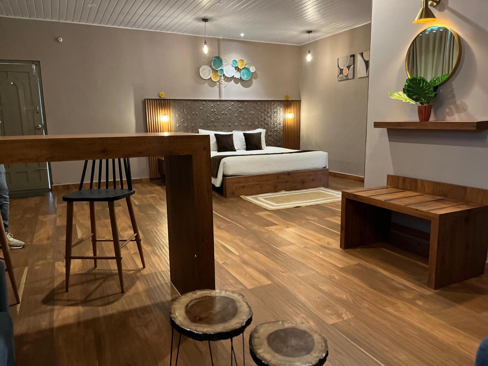 Misty Courtyard Resort Chinnakanal ภายนอก รูปภาพ